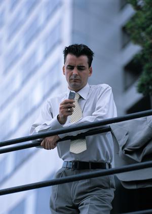 軽量でおしゃれ！晴雨兼用の日傘選びのポイントとおすすめデザイン